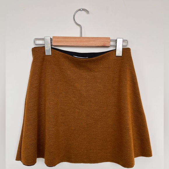 Beautiful fall skirt from Zara in great condition - Picture 1 of 3